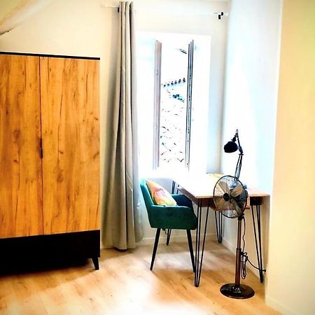 Une maison design dans le centre ville Foix Extérieur photo