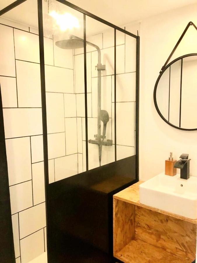 Une maison design dans le centre ville Foix Extérieur photo