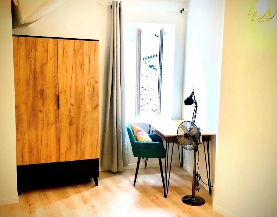 Une maison design dans le centre ville Foix Extérieur photo